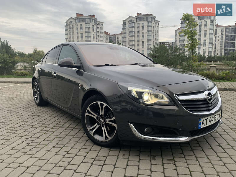 Седан Opel Insignia 2015 в Івано-Франківську