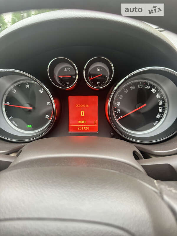 Седан Opel Insignia 2010 в Луцьку