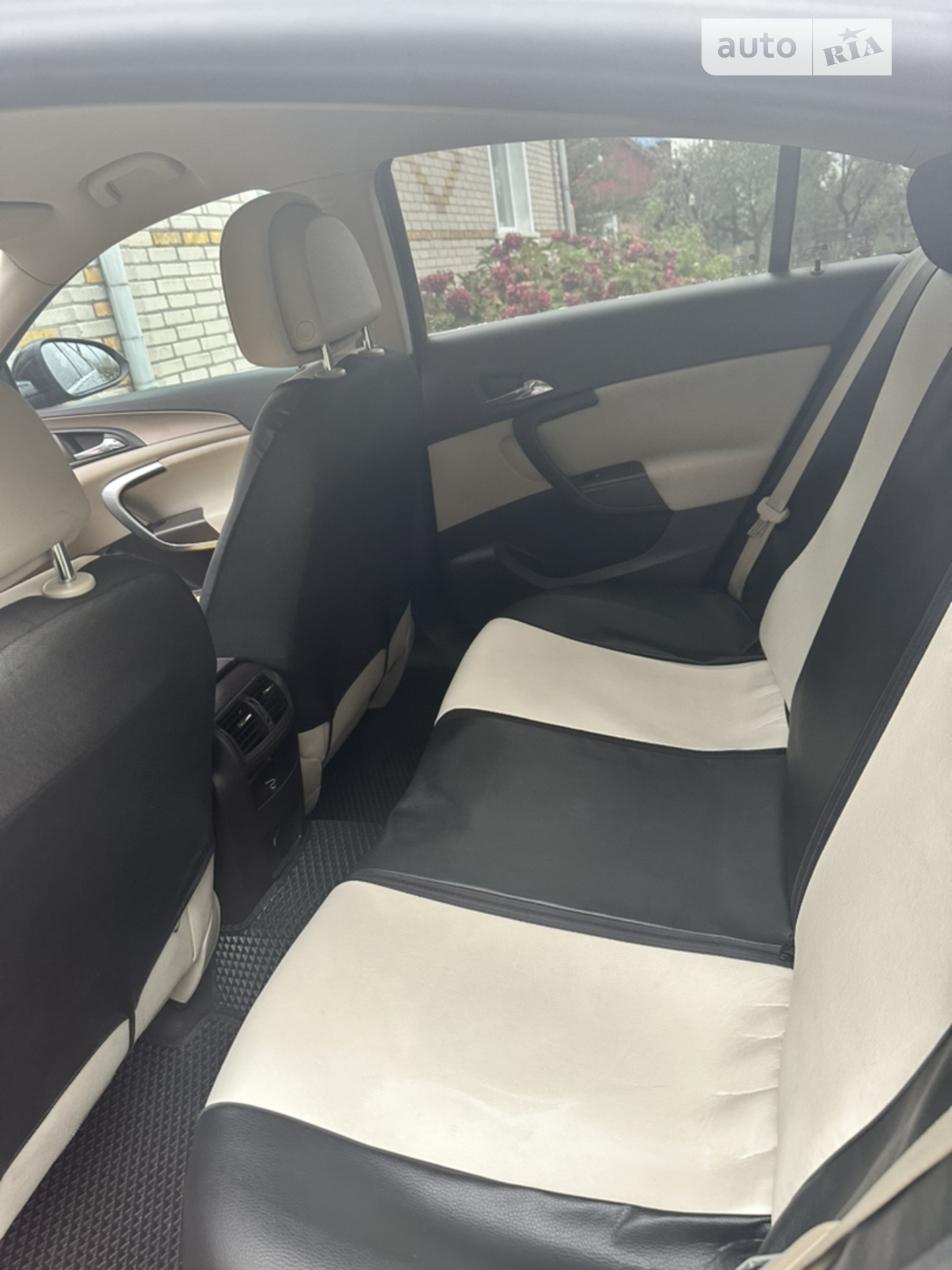 2010 Opel Insignia - мініатюра 9