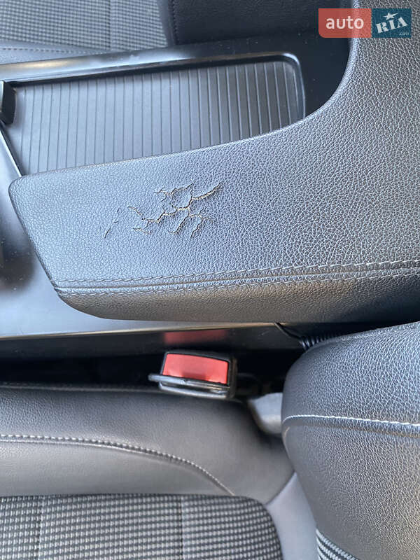 Седан Opel Insignia 2010 в Миргороді