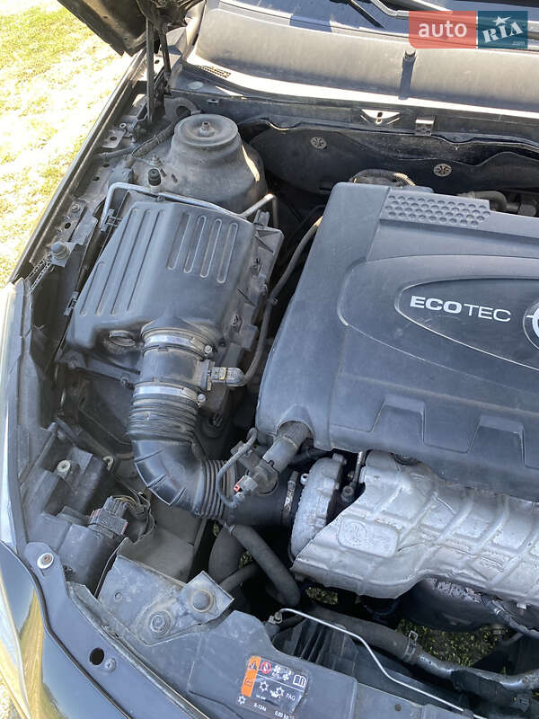 Седан Opel Insignia 2010 в Миргороді