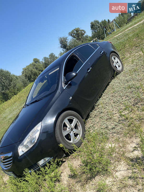 Седан Opel Insignia 2010 в Миргороді