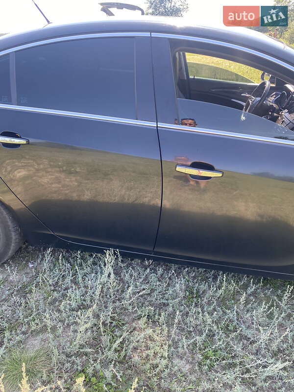 Седан Opel Insignia 2010 в Миргороді