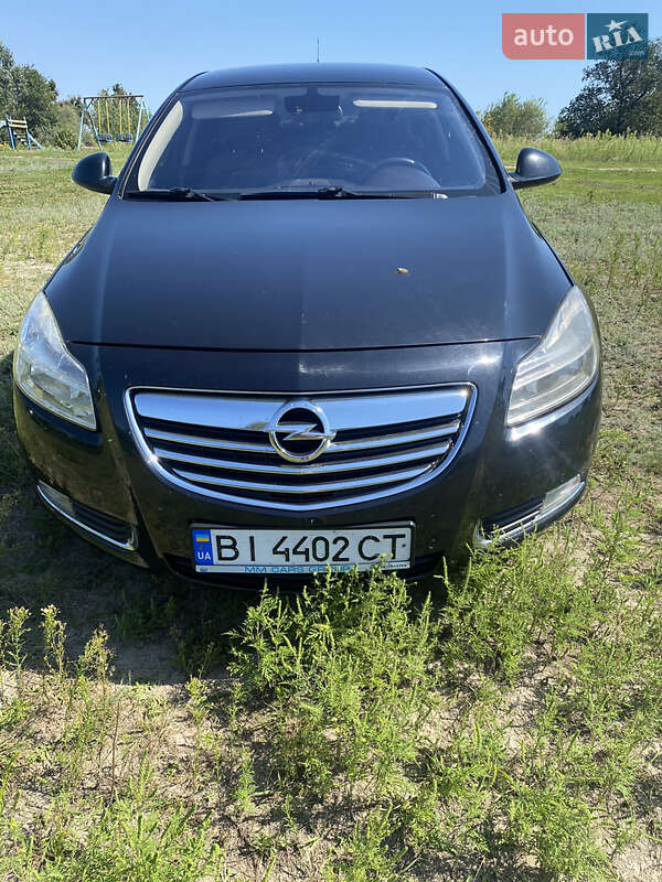 Седан Opel Insignia 2010 в Миргороді