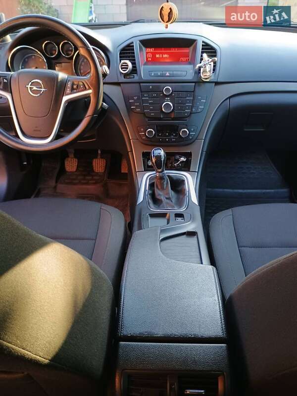Универсал Opel Insignia 2011 в Сарнах