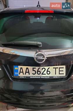 Универсал Opel Insignia 2010 в 