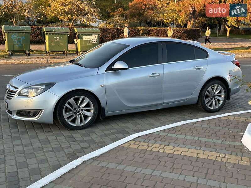 Седан Opel Insignia 2013 в Южному