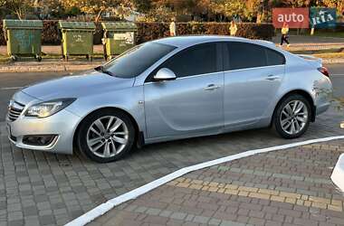 Седан Opel Insignia 2013 в Южному