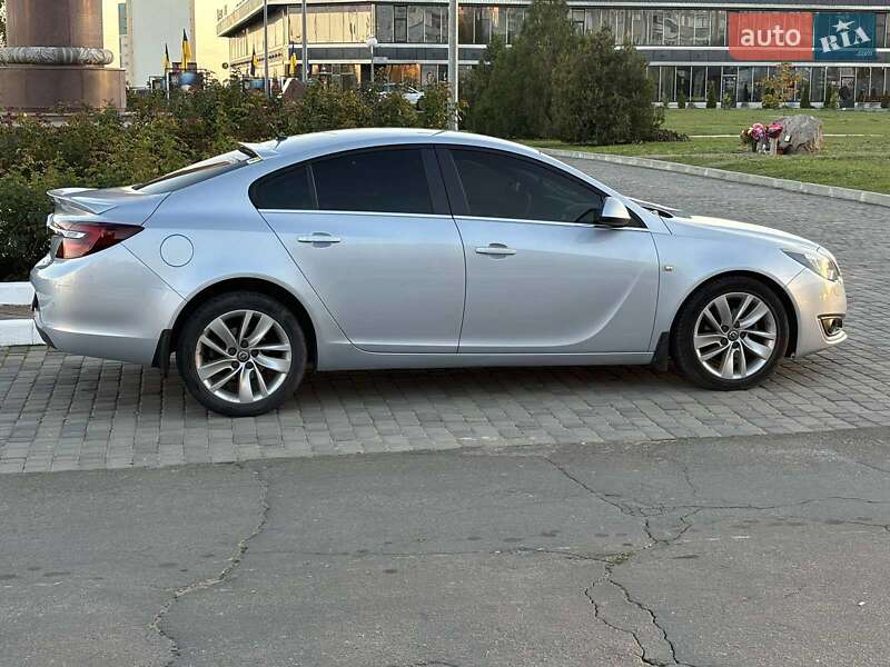 Седан Opel Insignia 2013 в Южному
