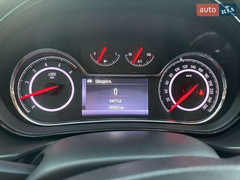 Седан Opel Insignia 2013 в Южному