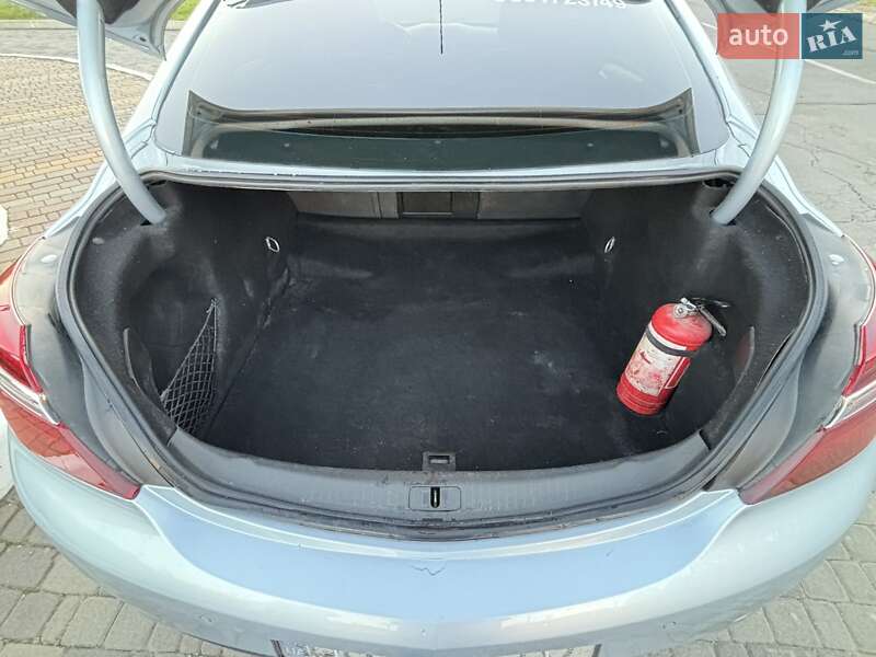 Седан Opel Insignia 2013 в Южному