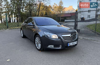 Седан Opel Insignia 2012 в Львові
