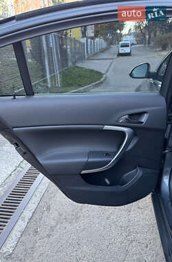 Седан Opel Insignia 2012 в Львові