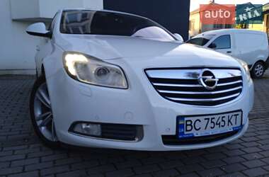 Седан Opel Insignia 2013 в Львове