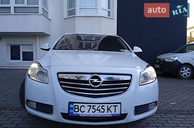 Седан Opel Insignia 2013 в Львові