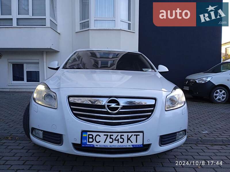 Седан Opel Insignia 2013 в Львове