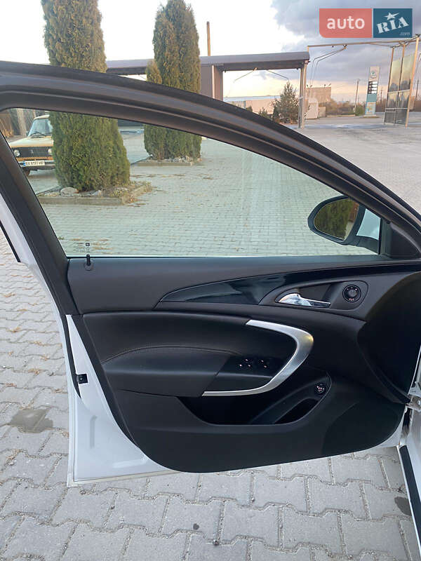 Универсал Opel Insignia 2010 в Хотине