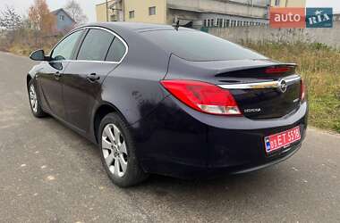 Седан Opel Insignia 2012 в Ровно