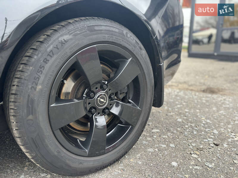 Лифтбек Opel Insignia 2010 в Киеве