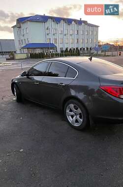 Седан Opel Insignia 2010 в 