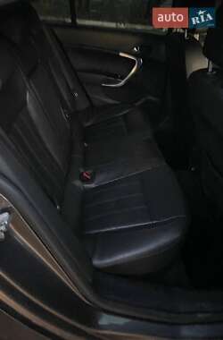 Седан Opel Insignia 2010 в 