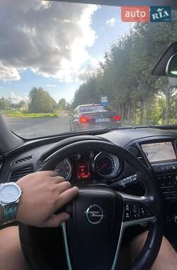 Универсал Opel Insignia 2010 в 