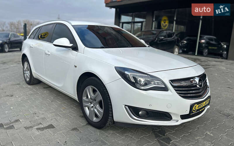 Універсал Opel Insignia 2014 в Чернівцях