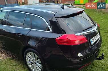 Універсал Opel Insignia 2012 в Чернівцях