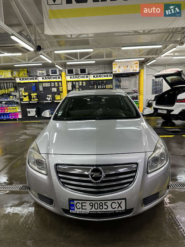 Універсал Opel Insignia 2010 в Чернівцях