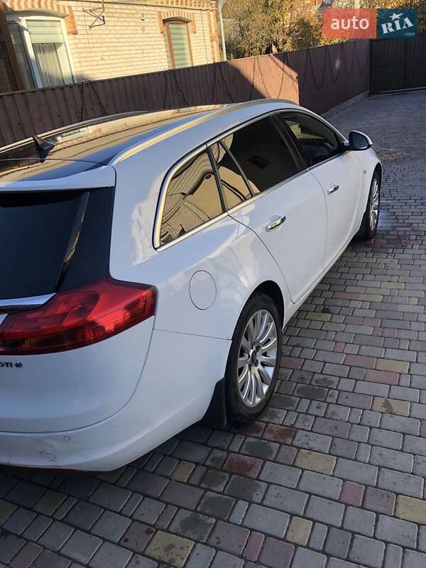 Универсал Opel Insignia 2011 в Калиновке