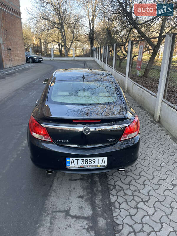 Седан Opel Insignia 2010 в Черновцах