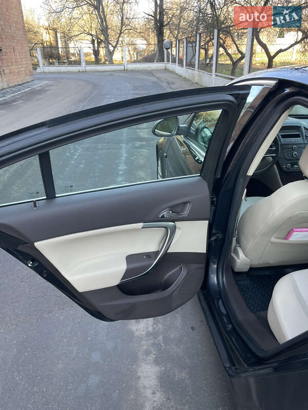 Седан Opel Insignia 2010 в Черновцах