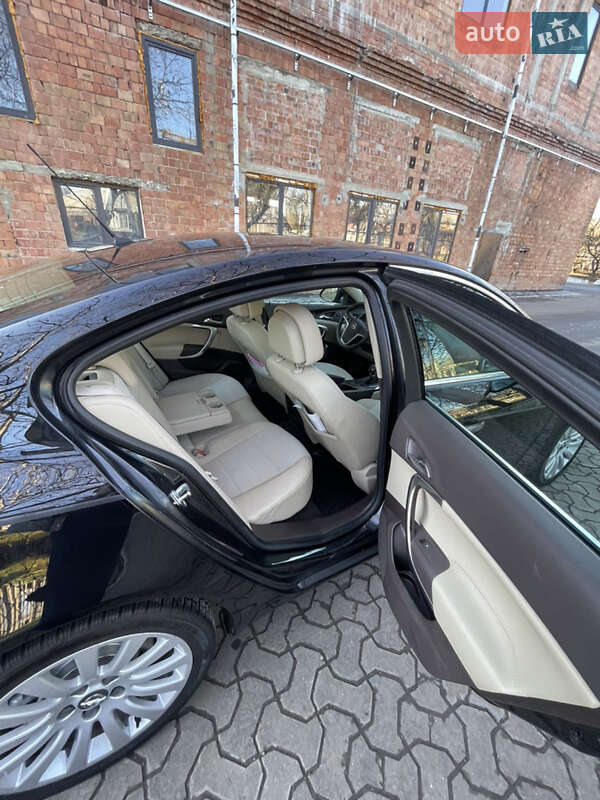 Седан Opel Insignia 2010 в Черновцах