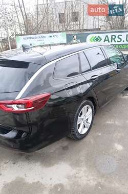 Универсал Opel Insignia 2017 в 