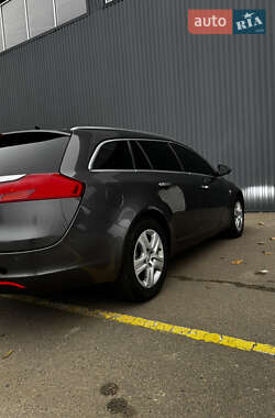 Универсал Opel Insignia 2010 в 