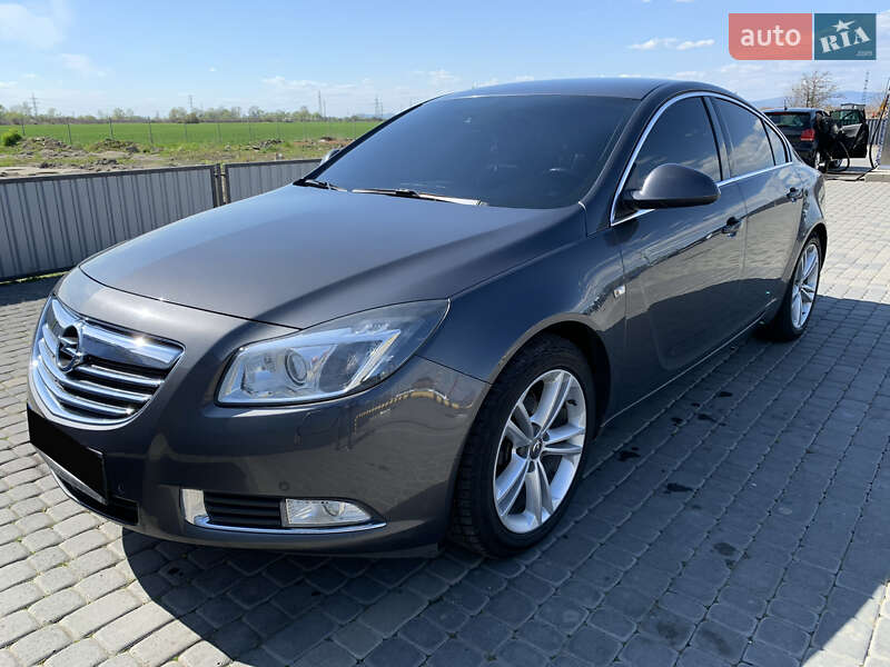 Седан Opel Insignia 2012 в Мукачево
