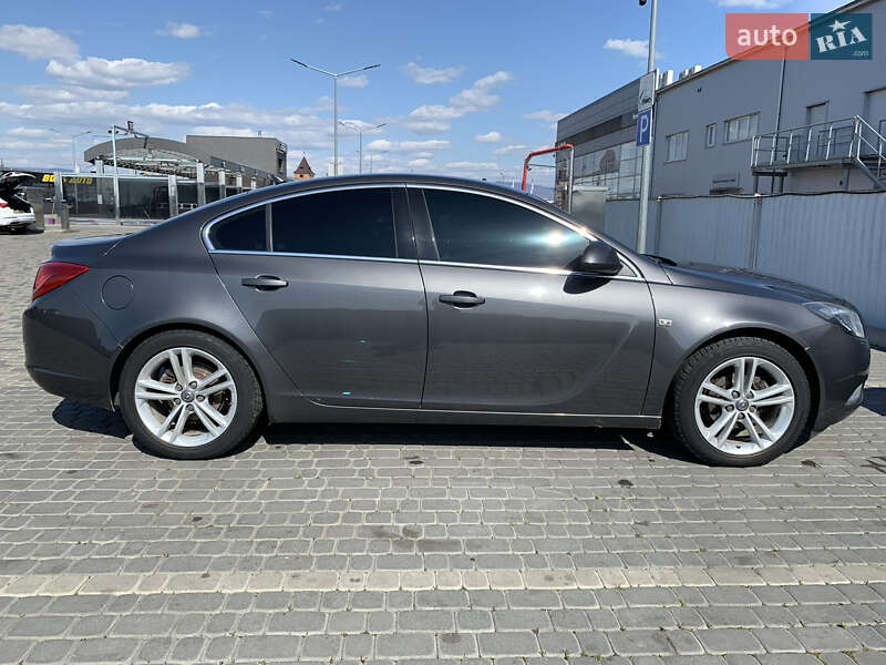 Седан Opel Insignia 2012 в Мукачево