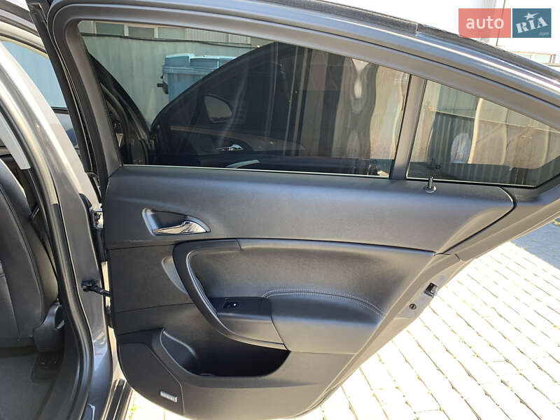 Седан Opel Insignia 2012 в Мукачево