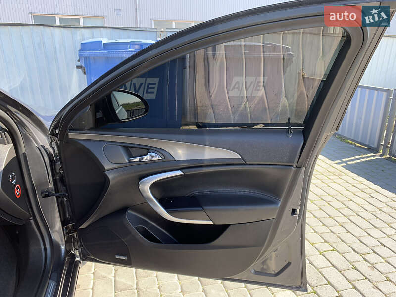 Седан Opel Insignia 2012 в Мукачево