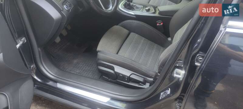 Универсал Opel Insignia 2011 в Тростянце