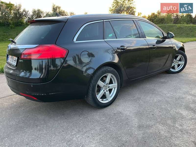 Универсал Opel Insignia 2011 в Тростянце