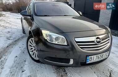 Универсал Opel Insignia 2010 в Хороле