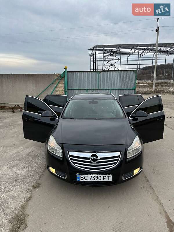 Универсал Opel Insignia 2012 в Львове