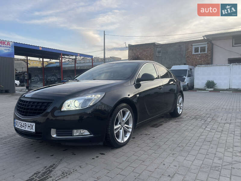Ліфтбек Opel Insignia 2012 в 