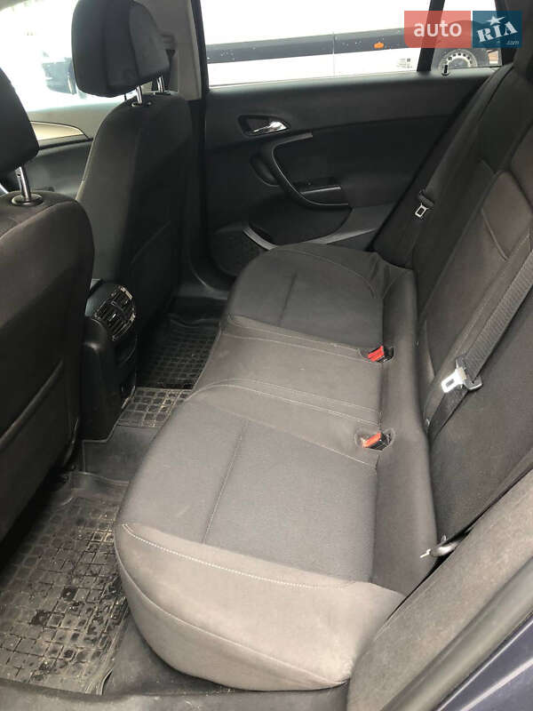 Універсал Opel Insignia 2010 в Києві