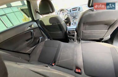 Лифтбек Opel Insignia 2011 в 