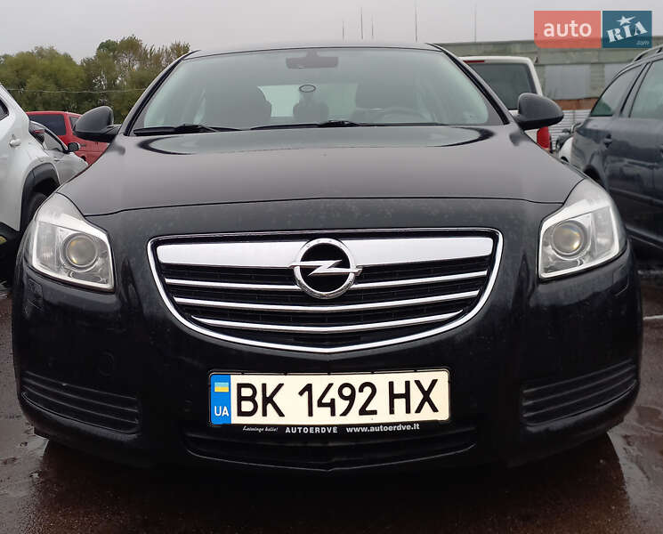 Седан Opel Insignia 2011 в Ровно
