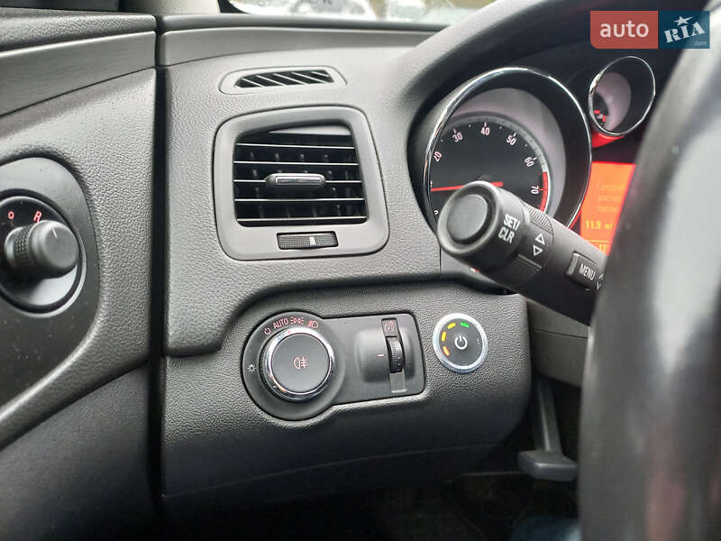 Седан Opel Insignia 2011 в Ровно