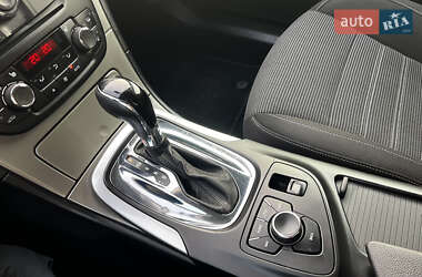 Универсал Opel Insignia 2012 в 