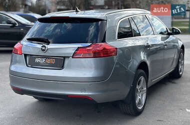 Универсал Opel Insignia 2010 в 